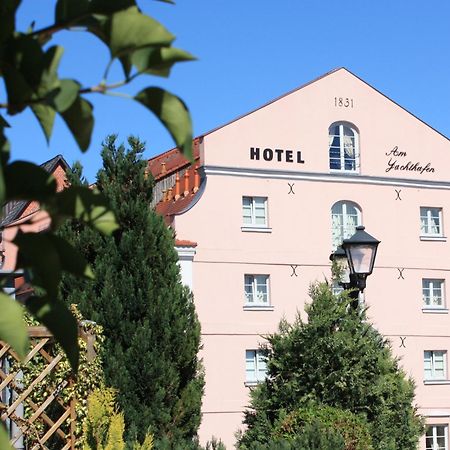 Hotel Am Yachthafen Waren  Dış mekan fotoğraf