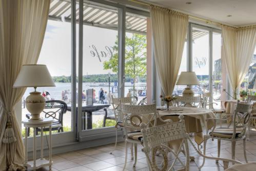 Hotel Am Yachthafen Waren  Dış mekan fotoğraf
