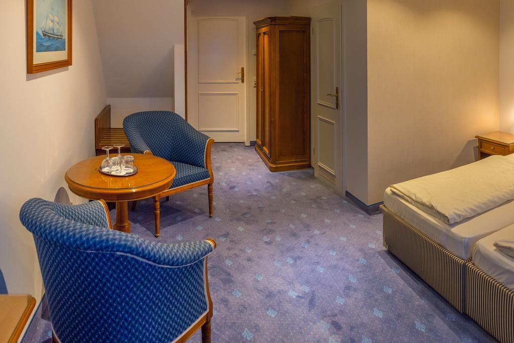 Hotel Am Yachthafen Waren  Dış mekan fotoğraf