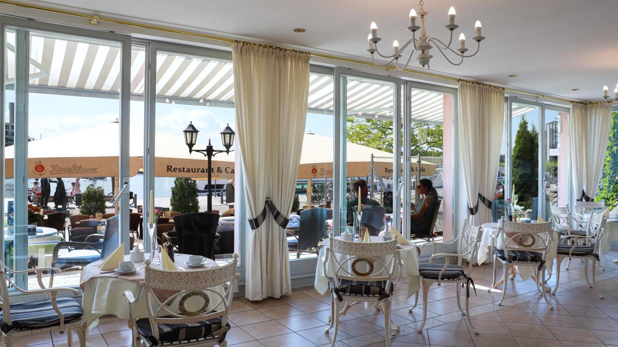 Hotel Am Yachthafen Waren  Dış mekan fotoğraf