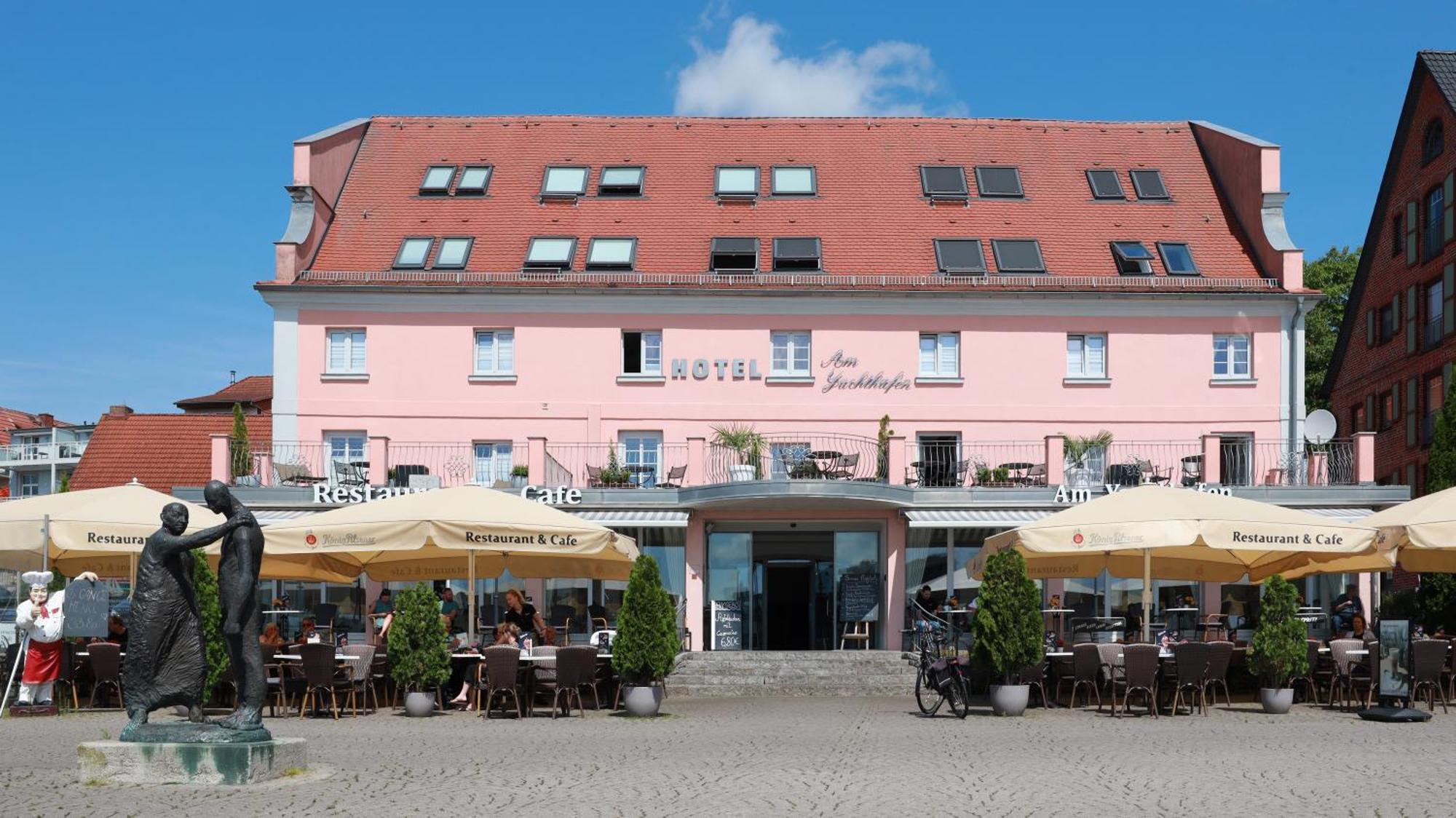 Hotel Am Yachthafen Waren  Dış mekan fotoğraf