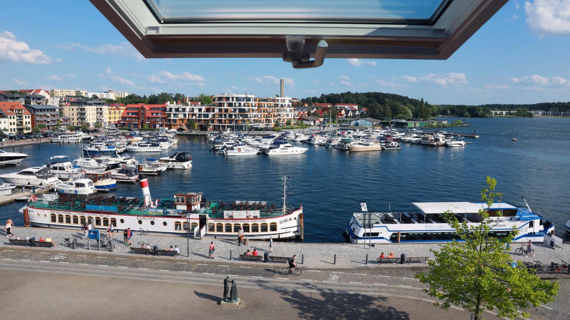 Hotel Am Yachthafen Waren  Dış mekan fotoğraf
